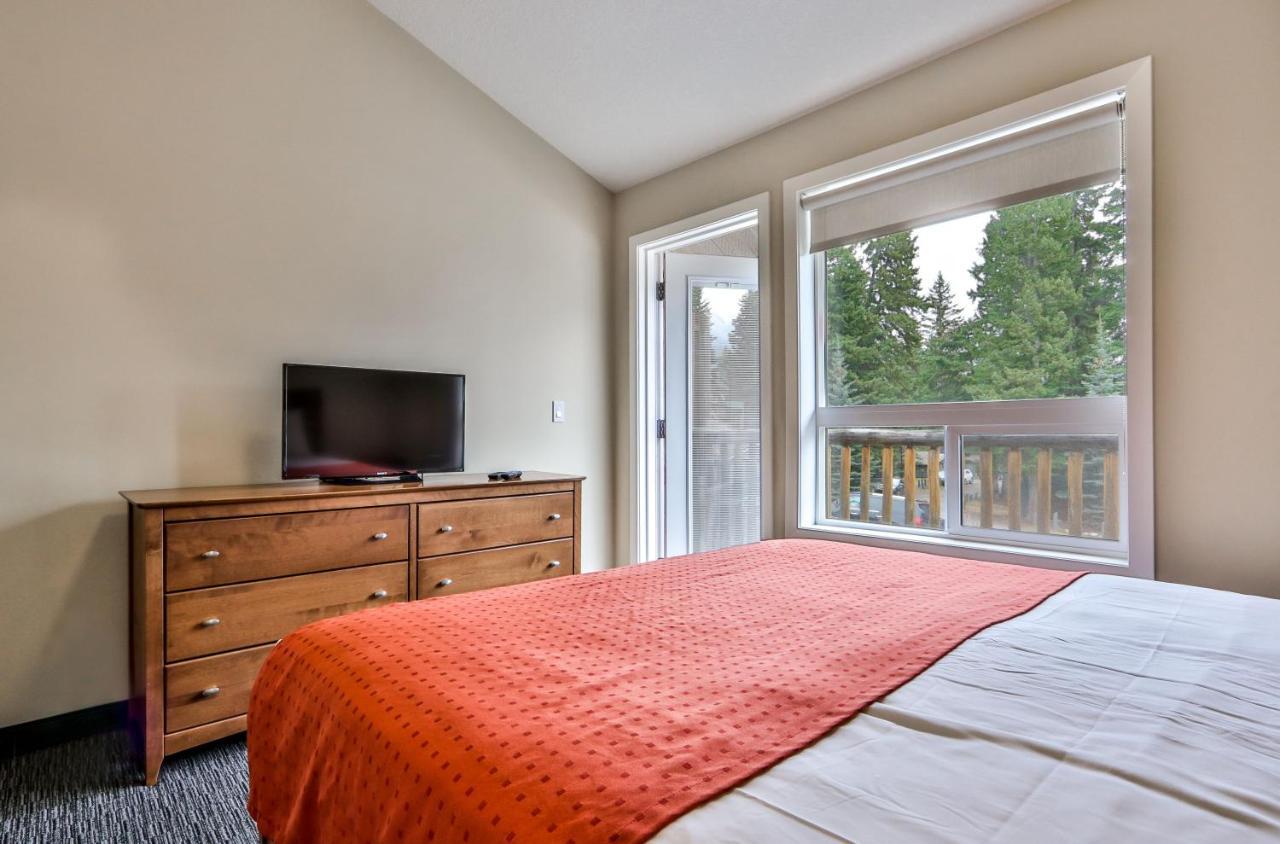 Banff Woods Lodge Canmore Exterior photo